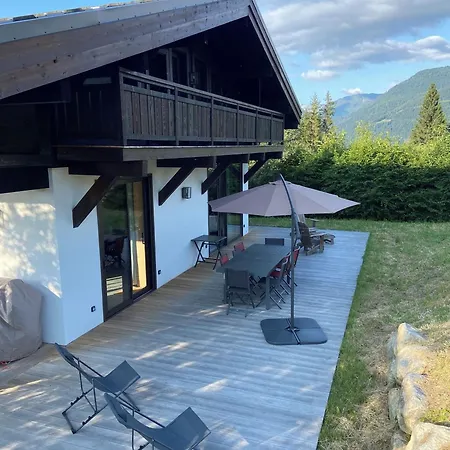 Chalet With Direct Slope Access And Mountain Views *