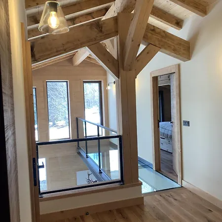 Chalet With Direct Slope Access And Mountain Views *