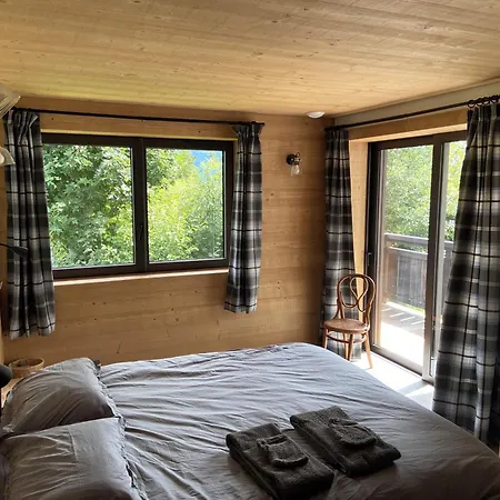 Chalet With Direct Slope Access And Mountain Views *