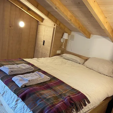 Chalet With Direct Slope Access And Mountain Views